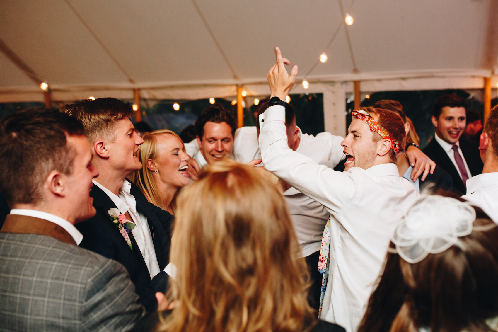 Dancefloor madness - a tie around the forehead and hands in the air