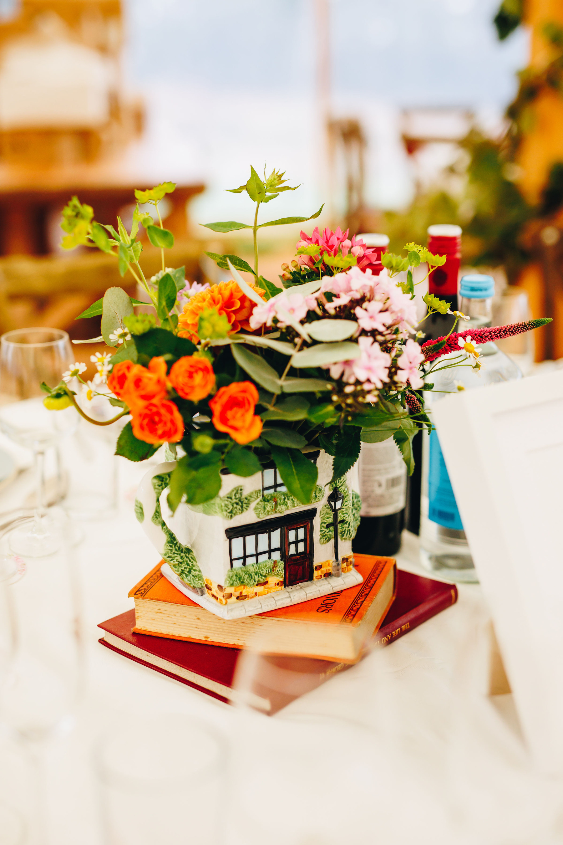 Table centrepieces - flowers in teapots