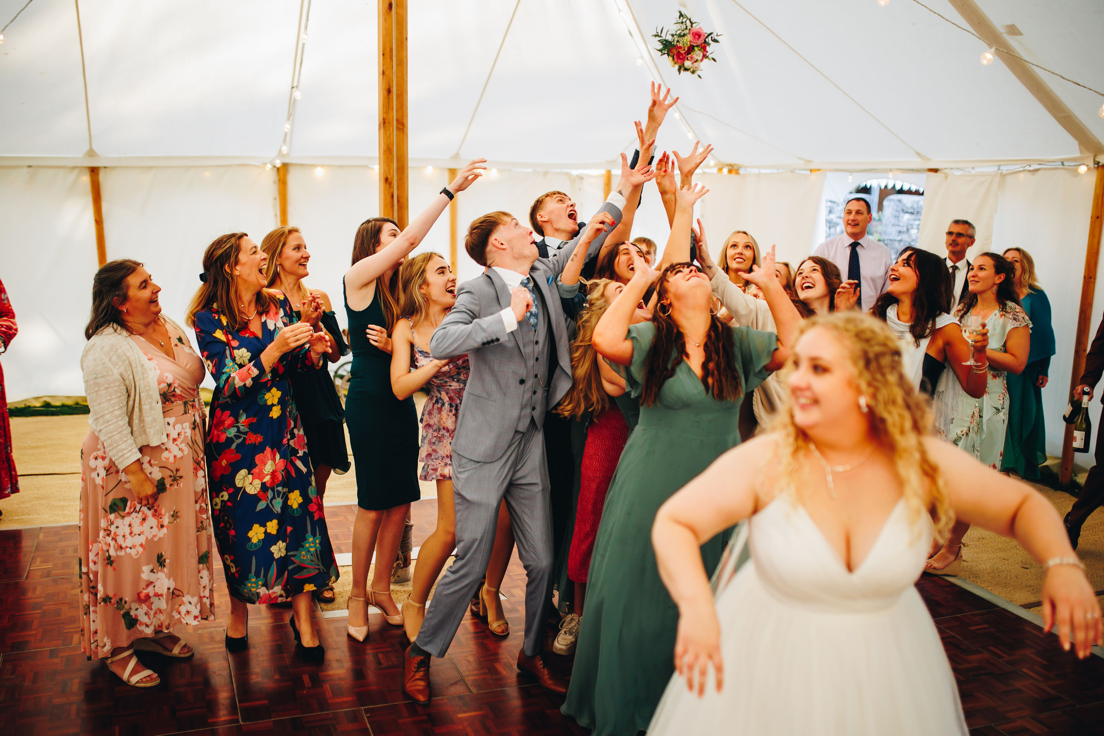 Bouquet catch - cousin caught